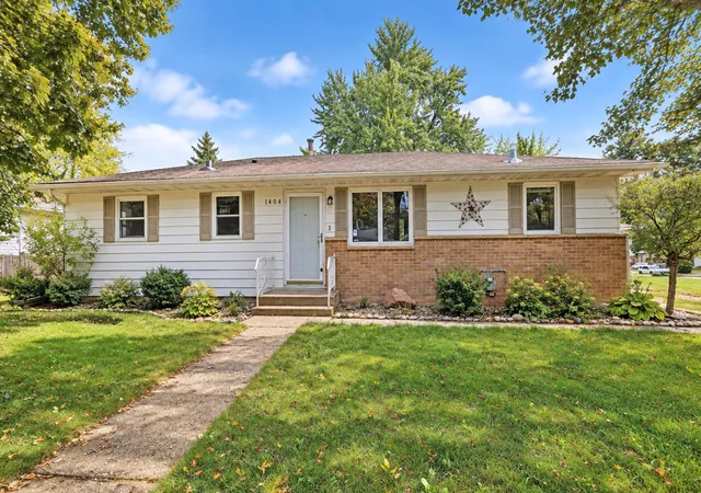 Photo 2 of Single family home for sale at 1404 Plainview Ln, Albert Lea, MN 56007 | MLS# 7140750 | Listing updated on 2026-10-02