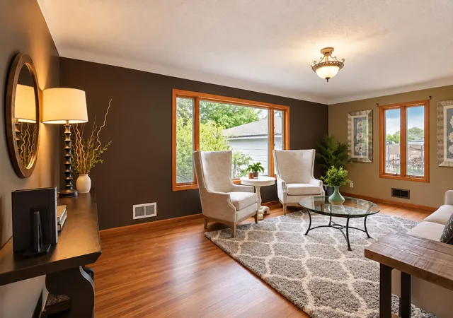 Photo 4 of Single family home for sale at 1404 Plainview Ln, Albert Lea, MN 56007 | MLS# 7140750 | Listing updated on 2026-10-02