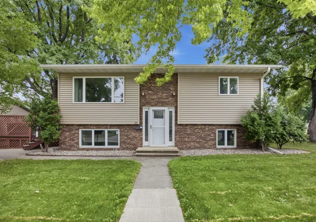 Photo 1 of Single family home for sale at 1211 Hall Ave, Breckenridge, MN 56520 | MLS# 7140794 | Listing updated on 2026-09-15