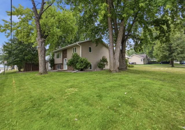 Photo 3 of Single family home for sale at 1211 Hall Ave, Breckenridge, MN 56520 | MLS# 7140794 | Listing updated on 2026-09-15