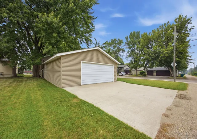 Photo 4 of Single family home for sale at 1211 Hall Ave, Breckenridge, MN 56520 | MLS# 7140794 | Listing updated on 2026-09-15