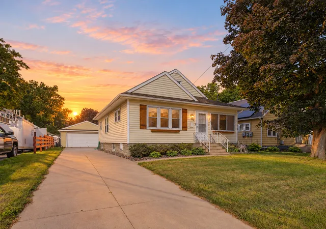 Single family home for sale at 1133 8th Avenue SE, Rochester, MN 55904 | MLS# 7140814