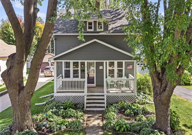 Single family home for sale at 819 S Grove Ave, Owatonna, MN 55060 | MLS# 7140817