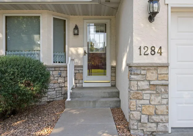 Photo 2 of Townhouse for sale at 1284 Quincy Cir, Shakopee, MN 55379 | MLS# 7140821 | Listing updated on 2026-09-21
