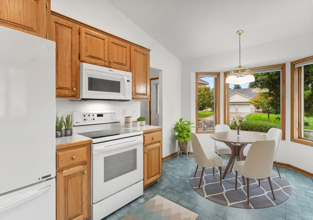 Photo 3 of Townhouse for sale at 1284 Quincy Cir, Shakopee, MN 55379 | MLS# 7140821 | Listing updated on 2026-09-21