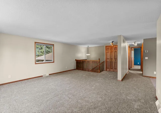 Photo 4 of Single family home for sale at 302 Jennifer Ln, Jordan, MN 55352 | MLS# 7140823 | Listing updated on 2026-10-02