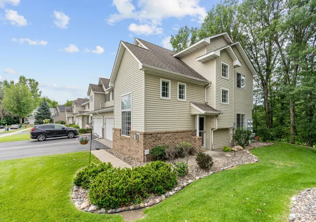 Photo 28 of Single family home for sale at 1711 Elm St, Saint Paul, MN 55110 | MLS# 7140853 | Listing updated on 2026-09-15