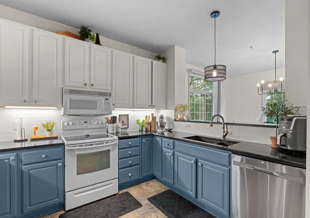 Photo 2 of Single family home for sale at 1711 Elm St, Saint Paul, MN 55110 | MLS# 7140853 | Listing updated on 2026-09-15