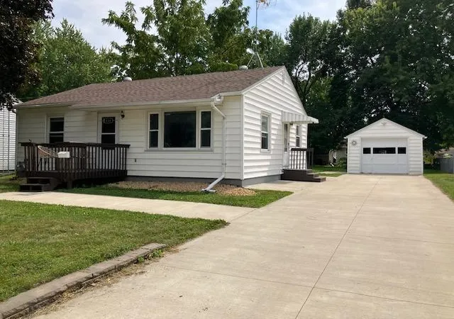 Photo 2 of Single family home for sale at 614 9th Avenue Se, Waseca, MN 56093 | MLS# 7140913 | Listing updated on 2026-09-15
