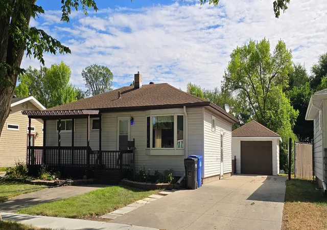 Photo 1 of Single family home for sale at 1722 14 1/2 St S, Fargo, ND 58103 | MLS# 7140958 | Listing updated on 2026-10-16