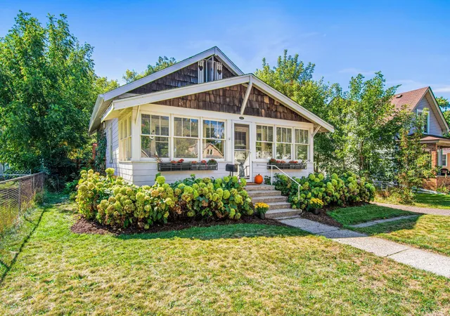 Photo 1 of Sale Pending at 1944 Minnehaha Ave E, Saint Paul, MN 55119 | MLS# 7140969 | Listing updated on 2026-10-08