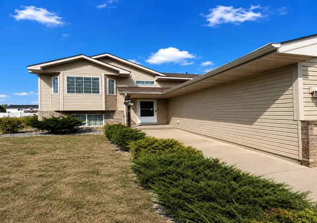 Photo 3 of Single family home for sale at 477 Shannon Dr, Big Lake, MN 55309 | MLS# 7140985 | Listing updated on 2026-09-18