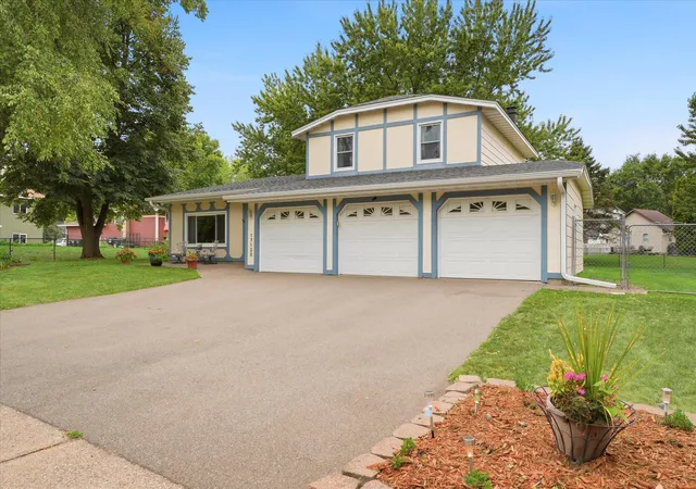 Photo 2 of Single family home for sale at 17125 Foliage Ave, Farmington, MN 55024 | MLS# 7141003 | Listing updated on 2026-10-04