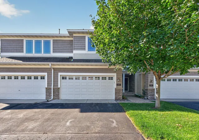 Photo 2 of Single family home for sale at 594 Sutherland Dr, Saint Paul, MN 55129 | MLS# 7141016 | Listing updated on 2026-09-29