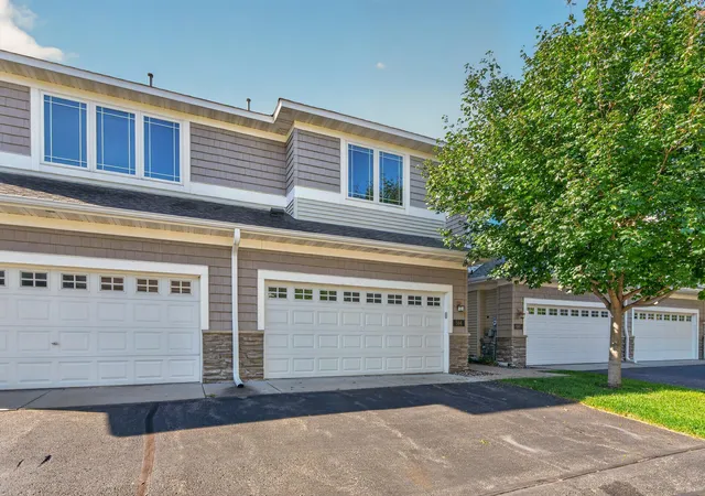 Photo 3 of Single family home for sale at 594 Sutherland Dr, Saint Paul, MN 55129 | MLS# 7141016 | Listing updated on 2026-09-29