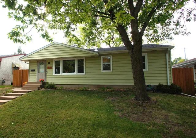 Photo 2 of Single family home for sale at 1101 Dale St N, Saint Paul, MN 55117 | MLS# 7141017 | Listing updated on 2026-09-16
