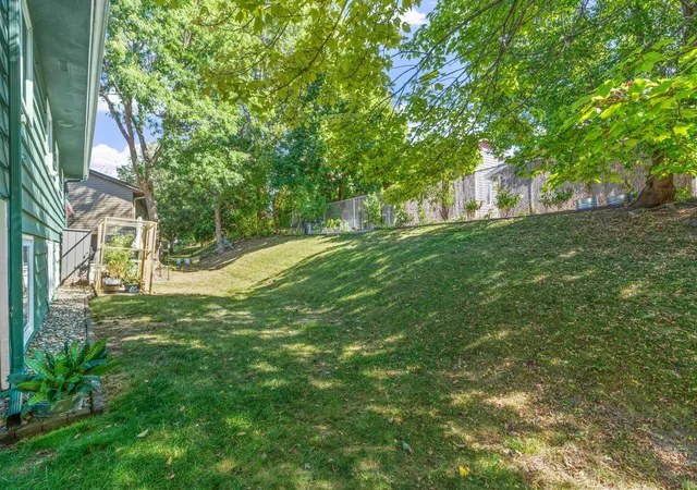 Photo 4 of Townhouse for sale at 4468 Cinnamon Ridge Trl, Saint Paul, MN 55122 | MLS# 7141021 | Listing updated on 2026-09-19