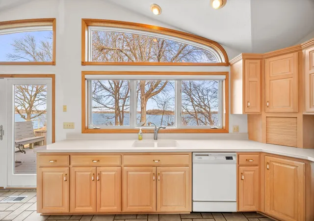 Photo 3 of Single family home for sale at 362 S Shore Dr, Winsted, MN 55395 | MLS# 7141022 | Listing updated on 2026-09-19