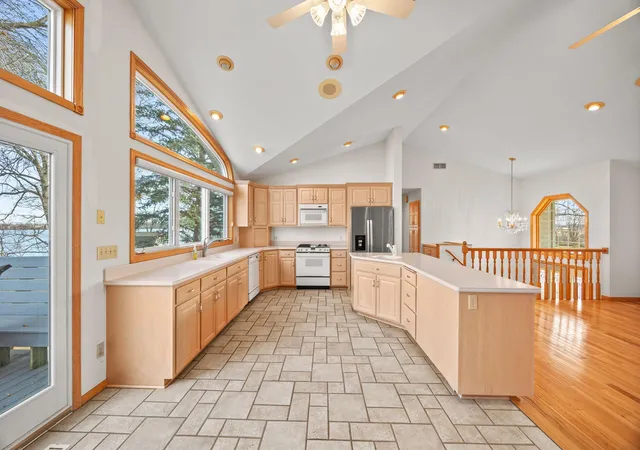 Photo 4 of Single family home for sale at 362 S Shore Dr, Winsted, MN 55395 | MLS# 7141022 | Listing updated on 2026-09-19