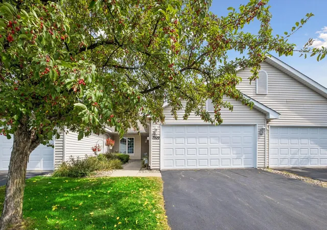 Photo 1 of Single family home for sale at 7929 Barrymore Ln, Saint Paul, MN 55125 | MLS# 7141066 | Listing updated on 2026-09-29