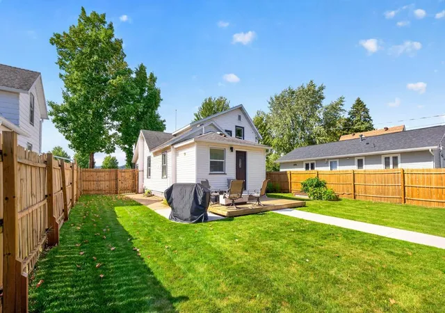 Photo 1 of Single family home for sale at 514 N Prairie St, Lake City, MN 55041 | MLS# 7141069 | Listing updated on 2026-09-18