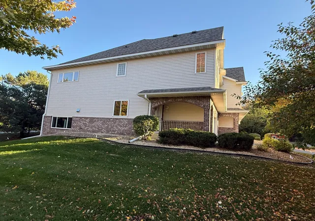 Photo 2 of Single family home for sale at 3951 Raspberry Ridge Rd Nw, Prior Lake, MN 55372 | MLS# 7141101 | Listing updated on 2026-10-18