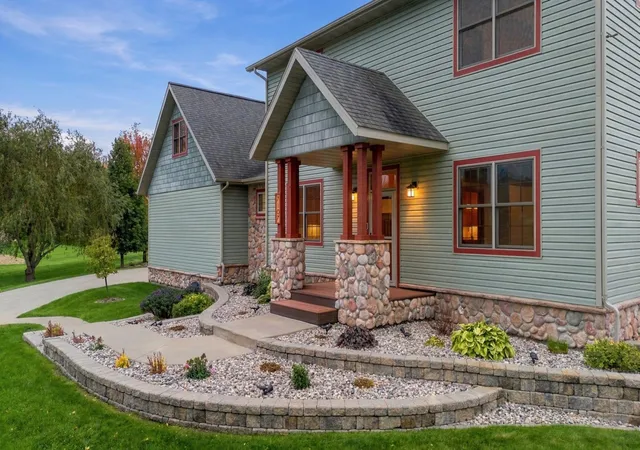 Photo 2 of Single family home for sale at 7107 Maple Ln, Horace, ND 58047 | MLS# 7141125 | Listing updated on 2026-10-27