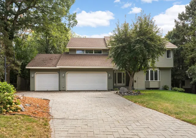 Photo 1 of Single family home for sale at 2152 15th Avenue E, Saint Paul, MN 55109 | MLS# 7141128 | Listing updated on 2026-09-30