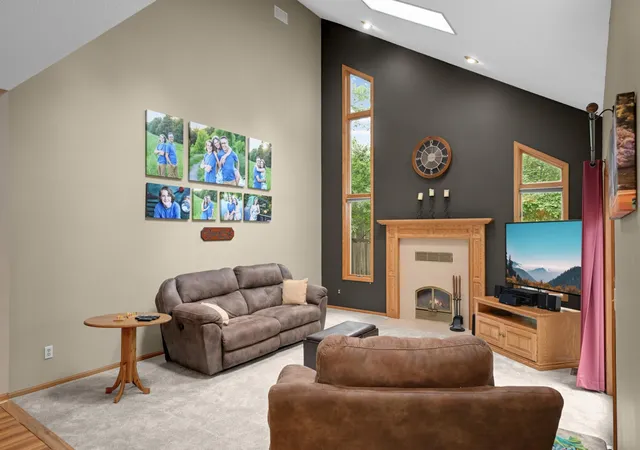 Photo 3 of Single family home for sale at 2152 15th Avenue E, Saint Paul, MN 55109 | MLS# 7141128 | Listing updated on 2026-09-30