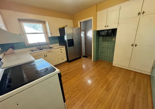 Photo 4 of Sale Pending at 408 Southview Dr, Marshall, MN 56258 | MLS# 7141147 | Listing updated on 2026-09-14