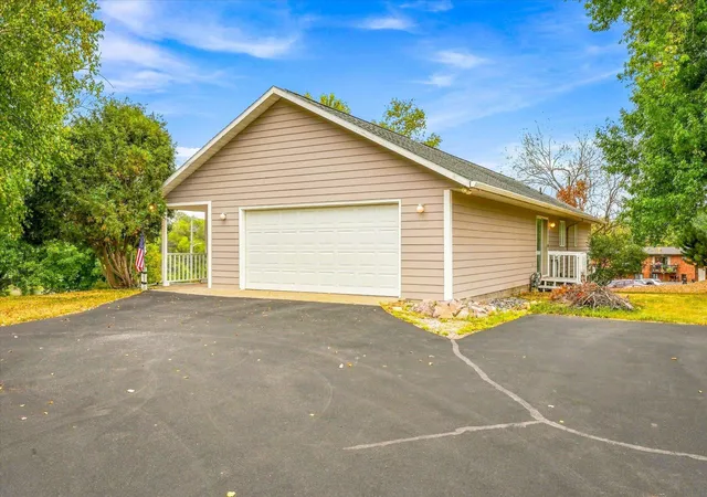 Photo 2 of Single family home for sale at 2835 Pioneer Ln, Saint Cloud, MN 56301 | MLS# 7141179 | Listing updated on 2026-09-12