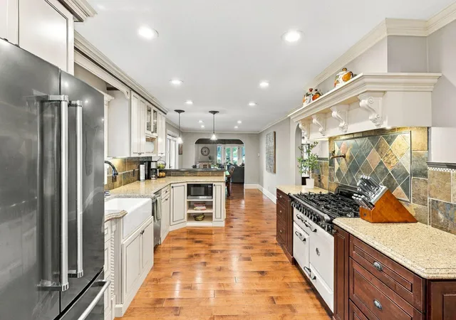 Photo 3 of Sale Pending at 510 Pleasant View Rd, Chanhassen, MN 55317 | MLS# 7141185 | Listing updated on 2026-10-02