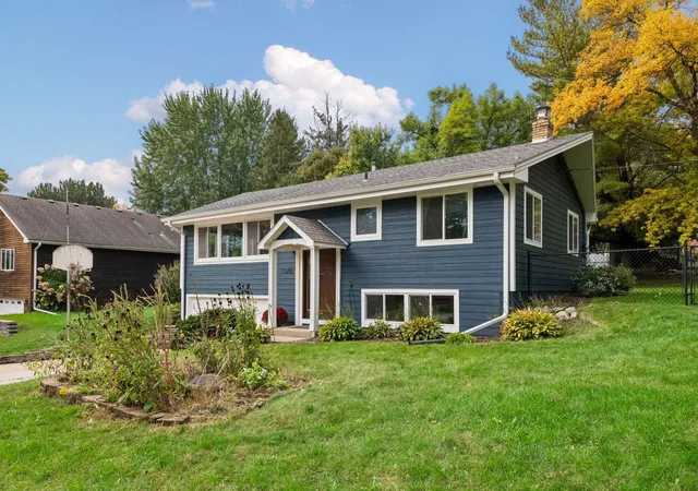 Photo 1 of Single family home for sale at 1370 Valley View Rd, Chaska, MN 55318 | MLS# 7141193 | Listing updated on 2026-10-07