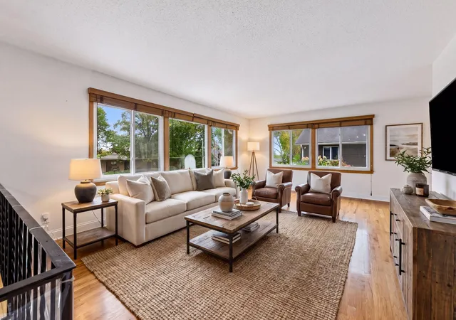 Photo 3 of Single family home for sale at 1370 Valley View Rd, Chaska, MN 55318 | MLS# 7141193 | Listing updated on 2026-10-07