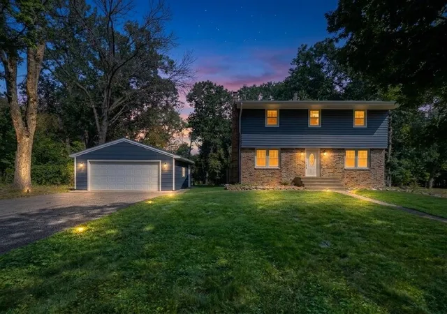 Photo 2 of Sale Pending at 928 Griffin Ave, Saint Paul, MN 55115 | MLS# 7141200 | Listing updated on 2026-10-20