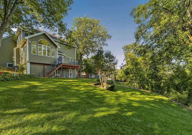 Photo 2 of Single family home for sale at 1505 Glendale Hills Dr NE, Rochester, MN 55906 | MLS# 7141210 | Listing updated on 2026-09-21