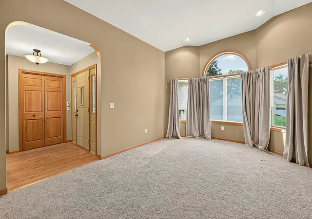 Photo 4 of Single family home for sale at 1505 Glendale Hills Dr NE, Rochester, MN 55906 | MLS# 7141210 | Listing updated on 2026-09-21
