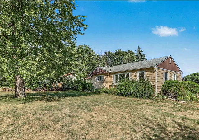 Photo 1 of Sale Pending at 3004 Bellaire Ave, Saint Paul, MN 55109 | MLS# 7141218 | Listing updated on 2026-10-27