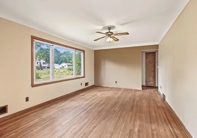 Photo 2 of Sale Pending at 3004 Bellaire Ave, Saint Paul, MN 55109 | MLS# 7141218 | Listing updated on 2026-10-05
