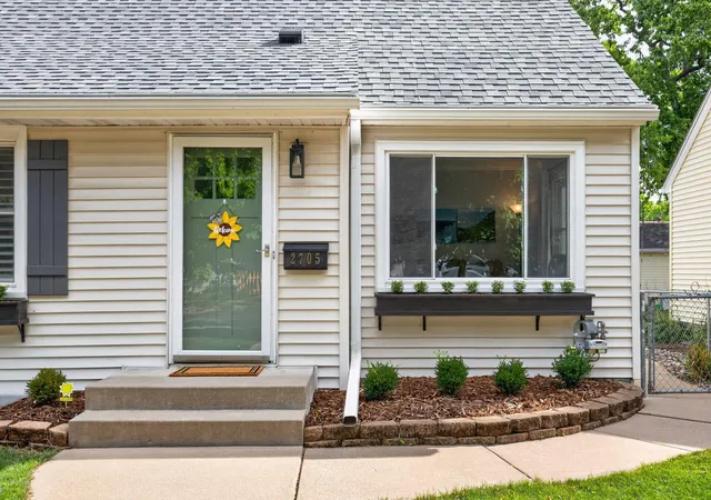 Photo 3 of Sale Pending at 2705 Georgia Ave S, Minneapolis, MN 55426 | MLS# 7141247 | Listing updated on 2026-10-15