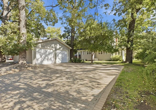 Photo 2 of Single family home for sale at 909 6th Avenue N, Saint Cloud, MN 56303 | MLS# 7141271 | Listing updated on 2026-10-01