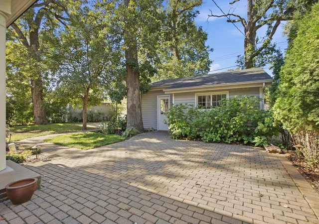 Photo 3 of Single family home for sale at 909 6th Avenue N, Saint Cloud, MN 56303 | MLS# 7141271 | Listing updated on 2026-10-01