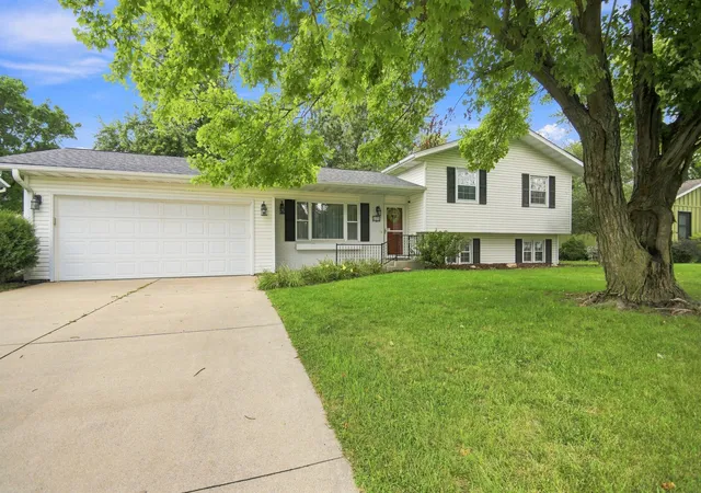 Photo 1 of Single family home for sale at 226 16th Street Ne, Owatonna, MN 55060 | MLS# 7141274 | Listing updated on 2026-09-12