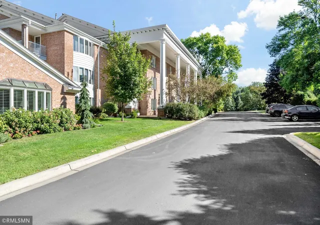 Listing Photo 2 - Condo for sale in building located at 1585 Dodd Rd, Mendota Heights, MN 55118 - Unit #302