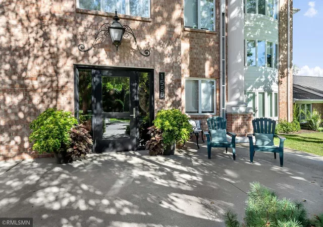 Listing Photo 3 - Condo for sale in building located at 1585 Dodd Rd, Mendota Heights, MN 55118 - Unit #302