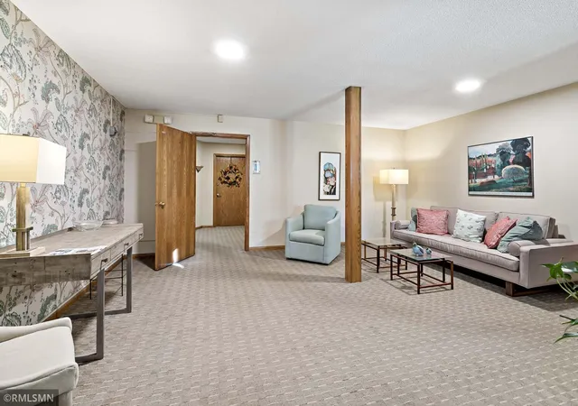 Listing Photo 5 - Condo for sale in building located at 1585 Dodd Rd, Mendota Heights, MN 55118 - Unit #302
