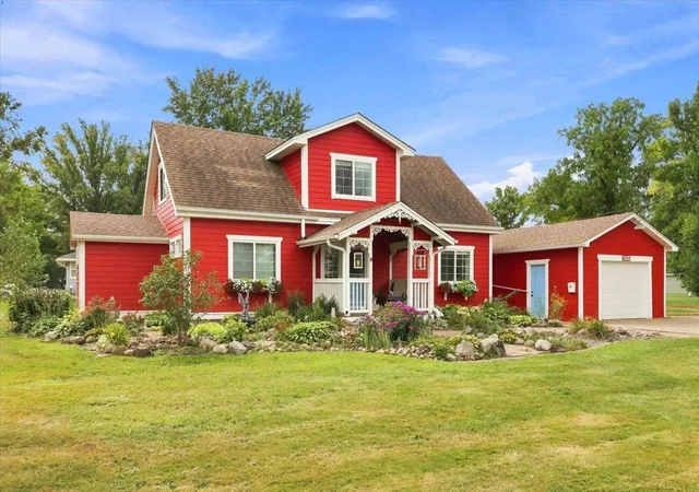 Photo 3 of Sale Pending at 525 Maple Ave E, Mora, MN 55051 | MLS# 7141305 | Listing updated on 2026-10-04