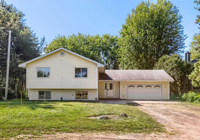 Photo 1 of Single family home for sale at 6417 Hodgson Rd, Circle Pines, MN 55014 | MLS# 7141324 | Listing updated on 2026-09-29