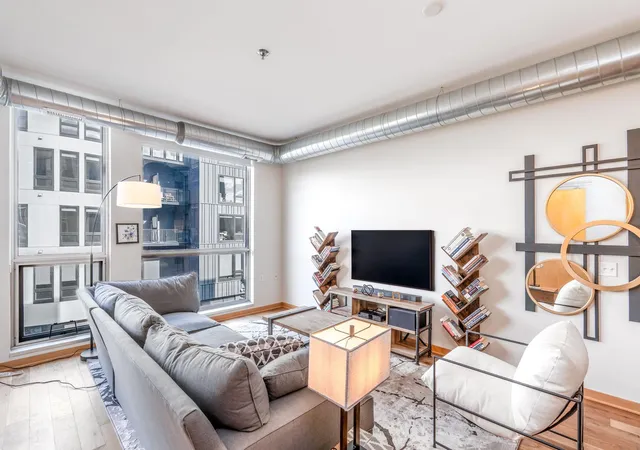Photo 4 of Condo for sale at 1211 Lagoon Ave #305, Minneapolis, MN 55408 | MLS# 7141341 | Listing updated on 2026-09-19