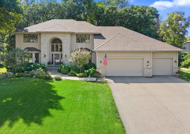 Photo 1 of Single family home for sale at 17707 Kingsbury Cir, Lakeville, MN 55044 | MLS# 7141354 | Listing updated on 2026-10-07